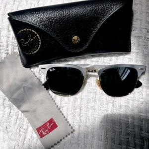 Ray-Ban Clubmaster Aluminum in silver with polarized lenses.